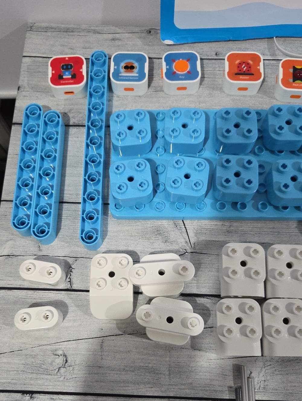 Whalesbot Rechargeable Coding Kit - Picture 4 of 9